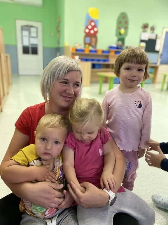 Fotografie z článku: Kouzelník a klaun u Berušek a v Mikrojeslích