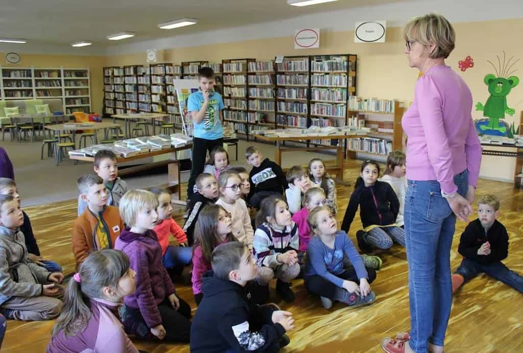 Fotografie z článku: Smajlíci v knihovně