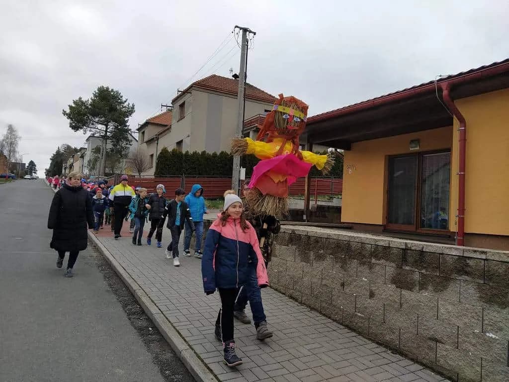 Fotografie z článku: Vynášení Morany v ŠD