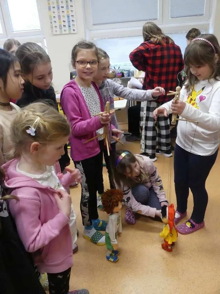 Fotografie z článku: Noc s Andersenem