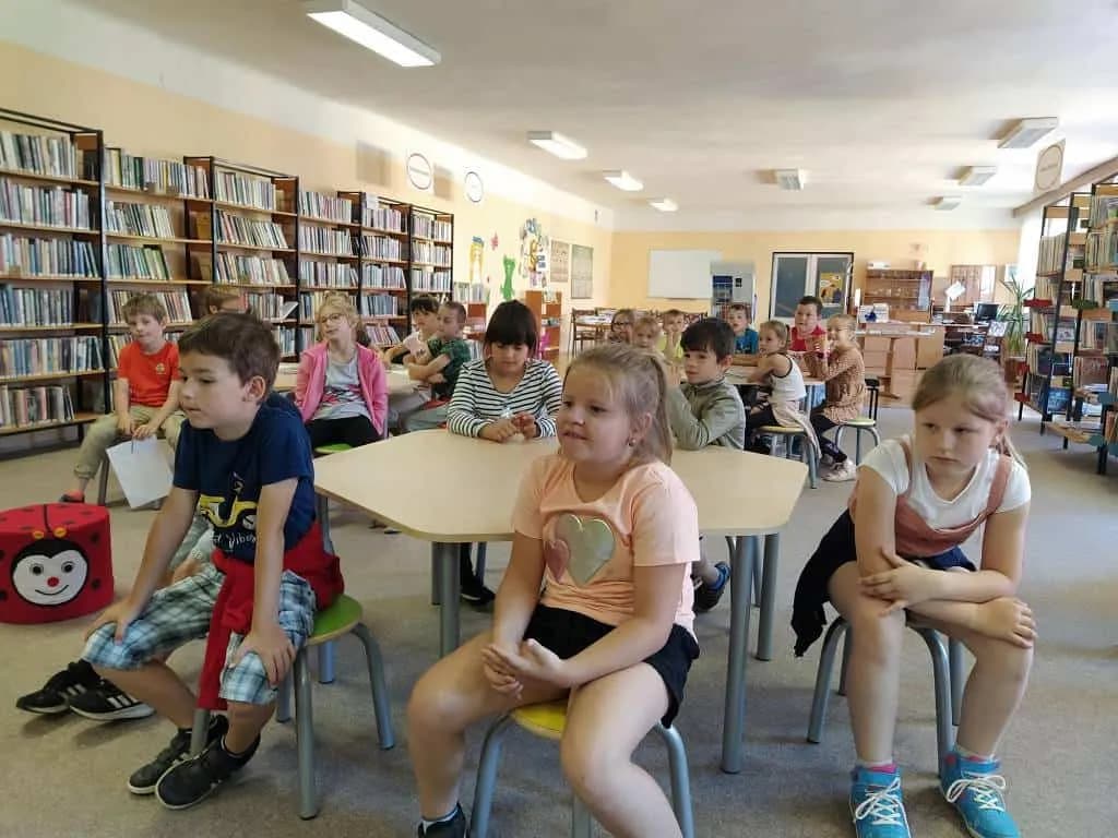 Fotografie z článku: I.A v knihovně