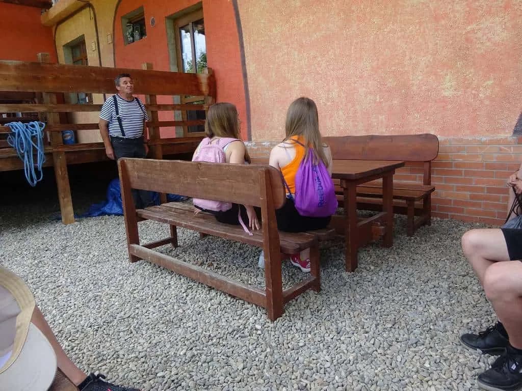 Fotografie z článku: Lodí (a) na univerzitu aneb Plavebně vzdělávací výlet VIII.B