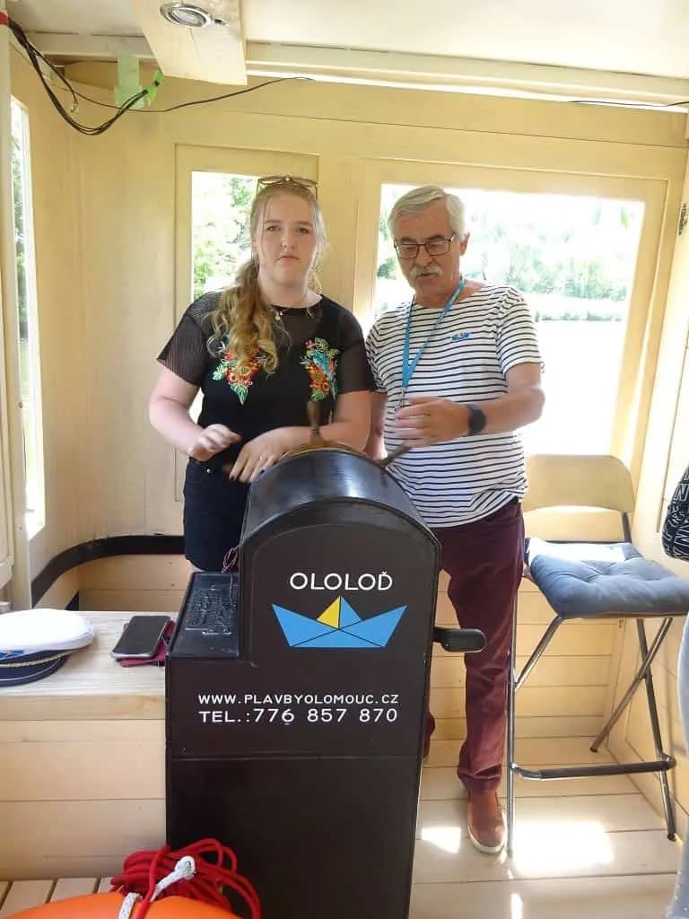 Fotografie z článku: Lodí (a) na univerzitu aneb Plavebně vzdělávací výlet VIII.B