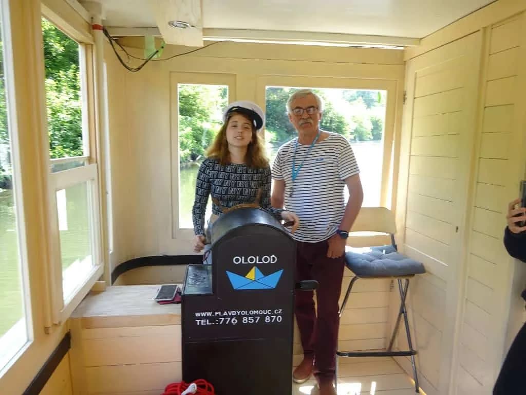 Fotografie z článku: Lodí (a) na univerzitu aneb Plavebně vzdělávací výlet VIII.B