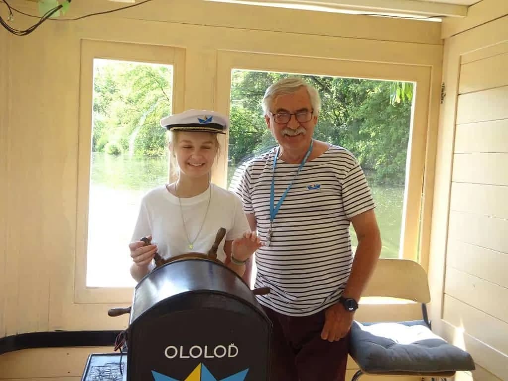 Fotografie z článku: Lodí (a) na univerzitu aneb Plavebně vzdělávací výlet VIII.B