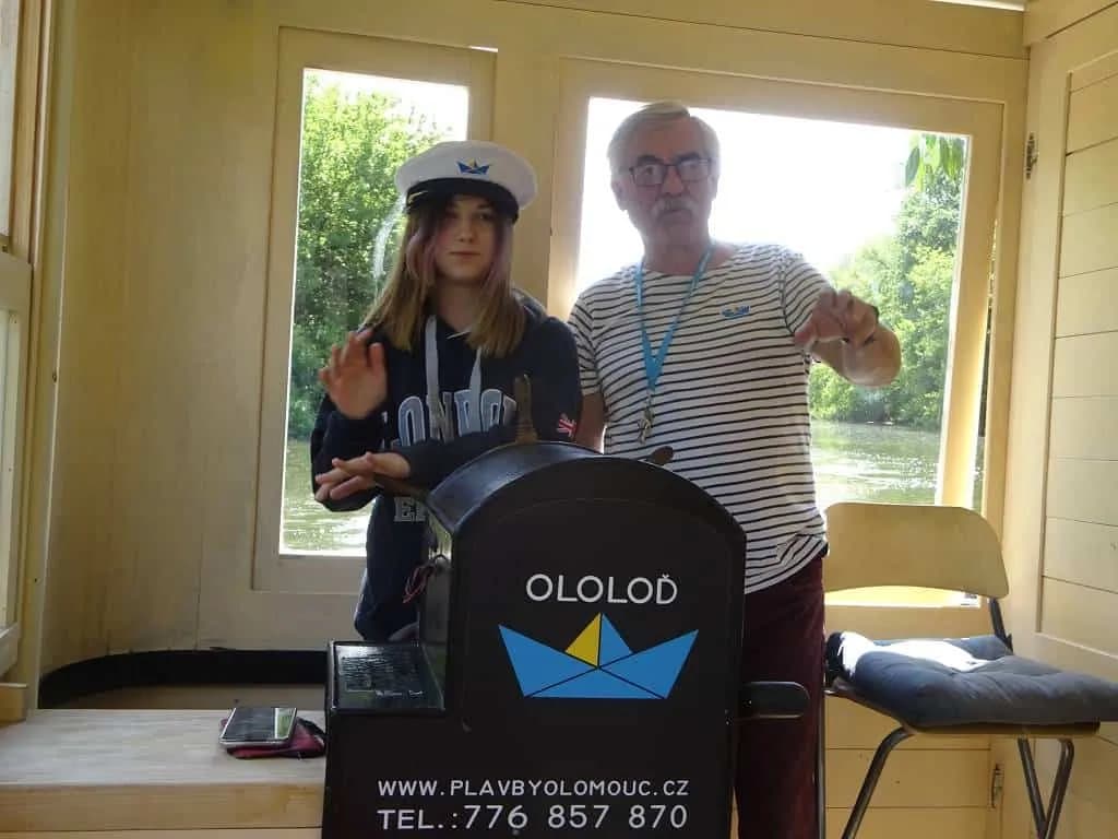 Fotografie z článku: Lodí (a) na univerzitu aneb Plavebně vzdělávací výlet VIII.B