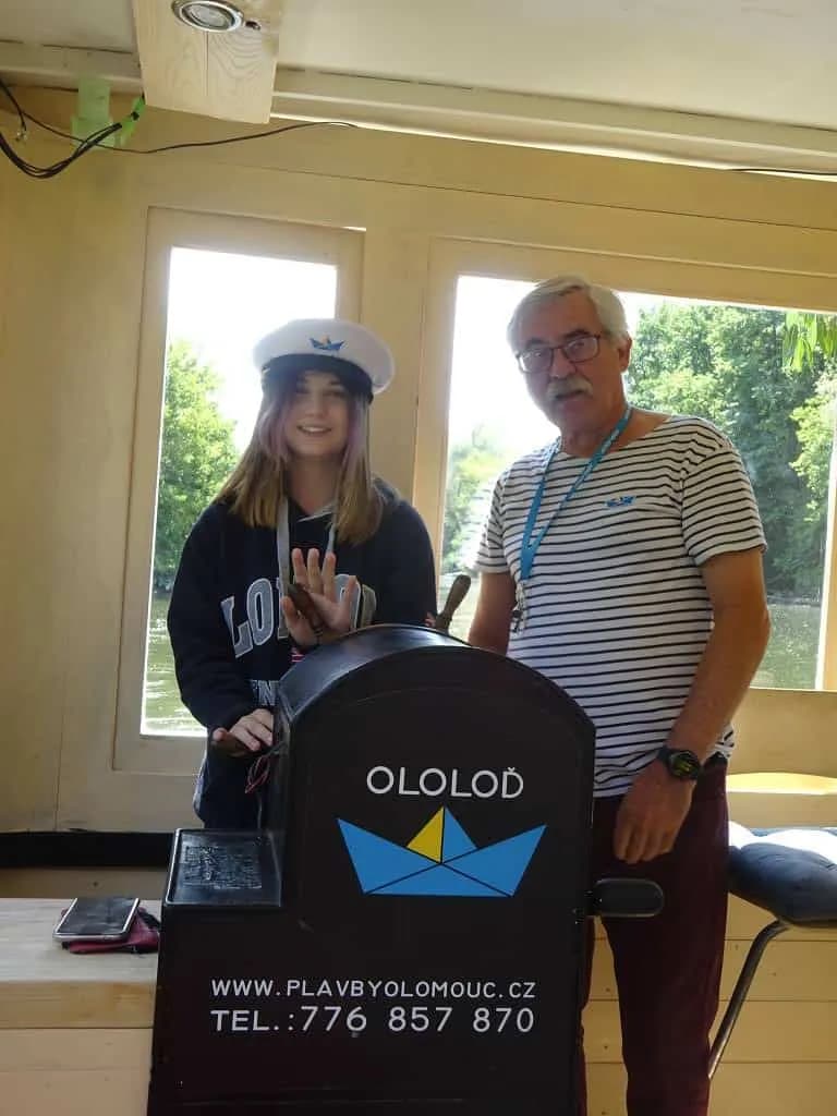 Fotografie z článku: Lodí (a) na univerzitu aneb Plavebně vzdělávací výlet VIII.B