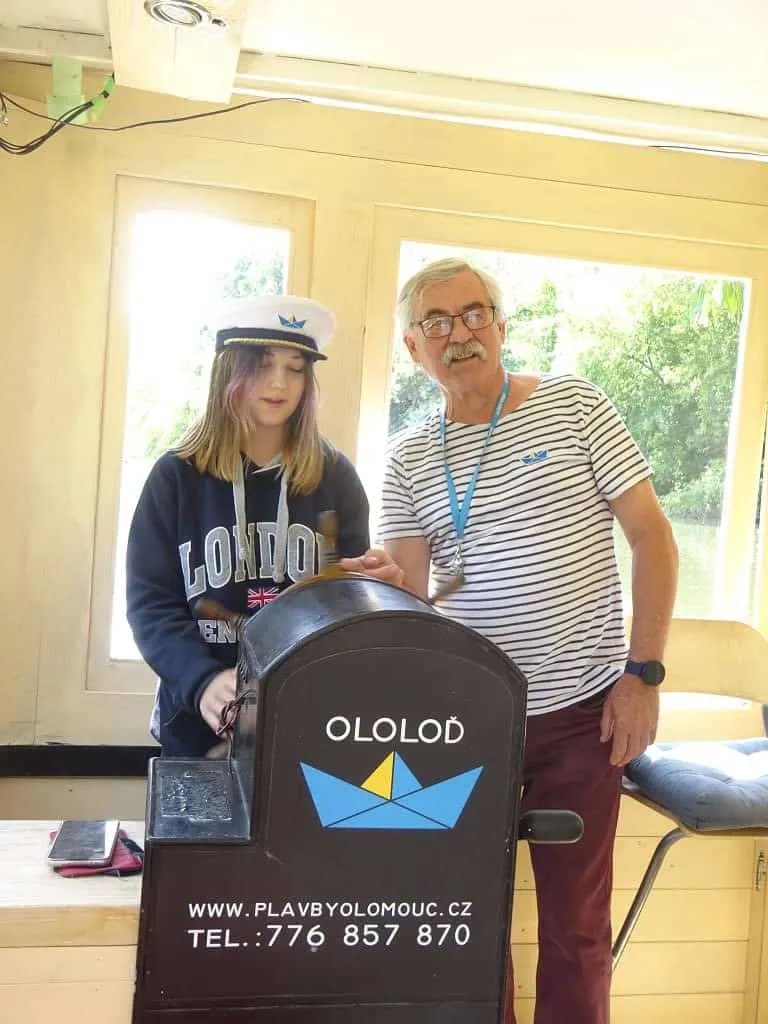 Fotografie z článku: Lodí (a) na univerzitu aneb Plavebně vzdělávací výlet VIII.B