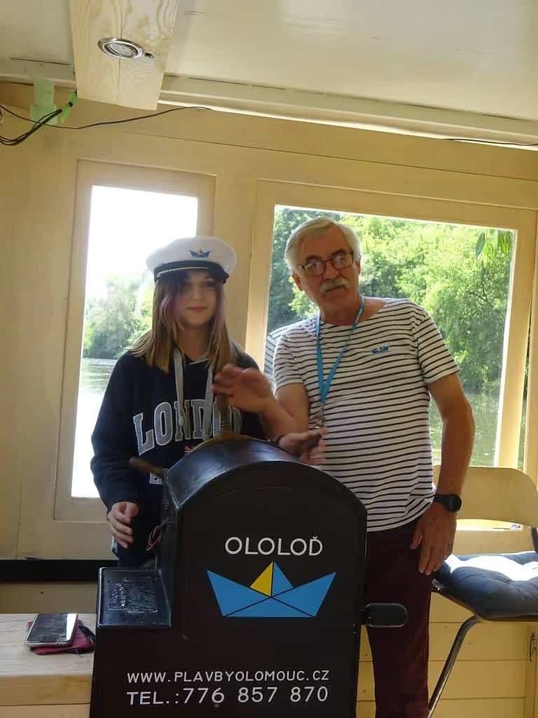 Fotografie z článku: Lodí (a) na univerzitu aneb Plavebně vzdělávací výlet VIII.B