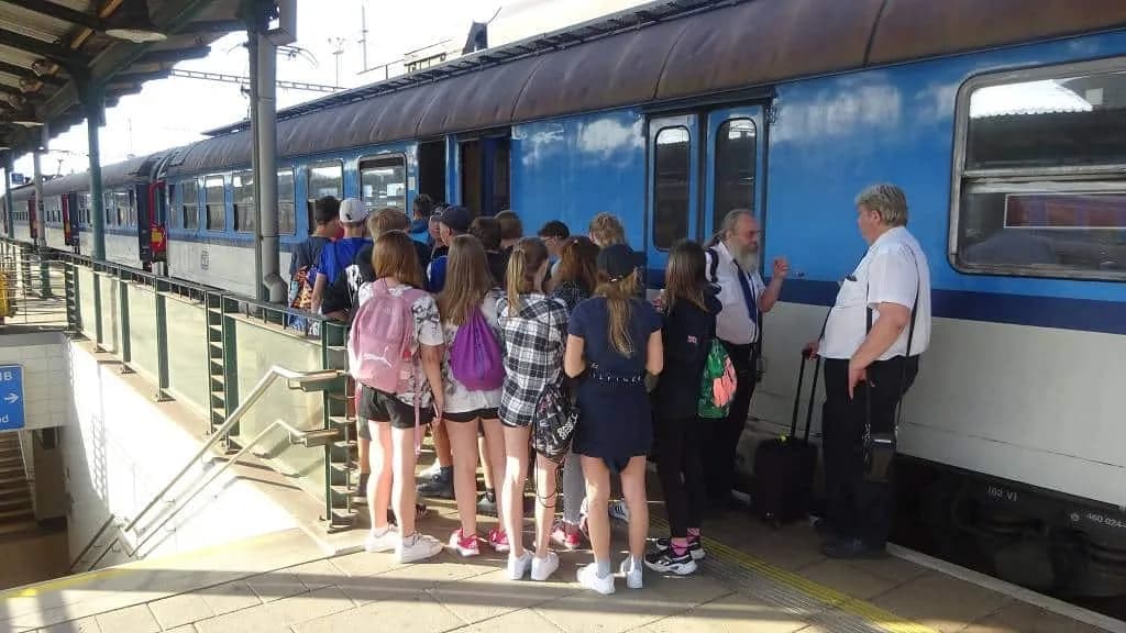 Fotografie z článku: Lodí (a) na univerzitu aneb Plavebně vzdělávací výlet VIII.B