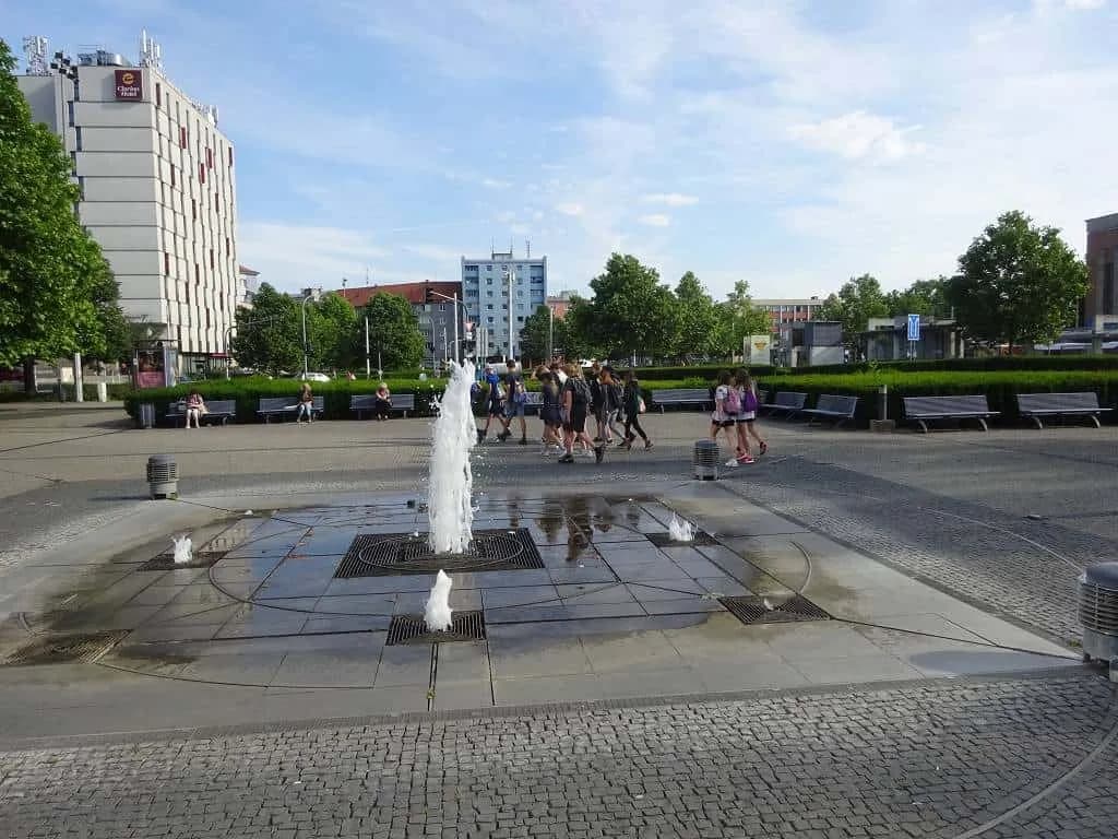 Fotografie z článku: Lodí (a) na univerzitu aneb Plavebně vzdělávací výlet VIII.B