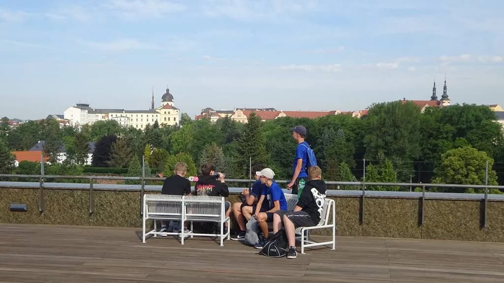 Fotografie z článku: Lodí (a) na univerzitu aneb Plavebně vzdělávací výlet VIII.B