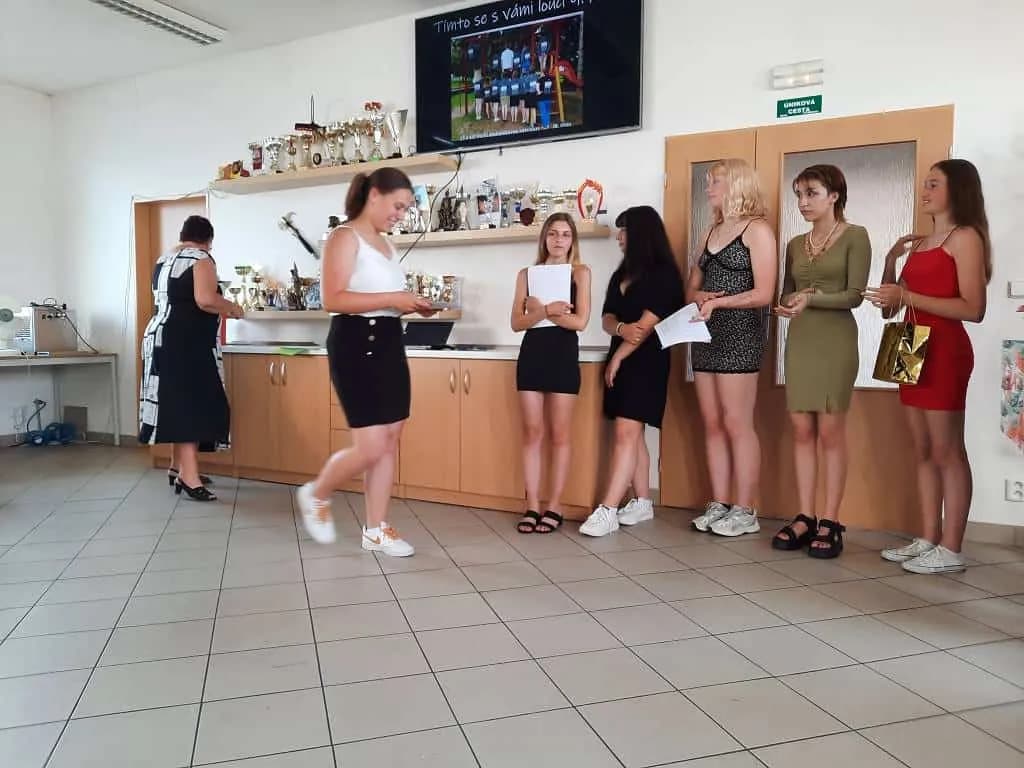 Fotografie z článku: Rozlučka se základkou - IX.A
