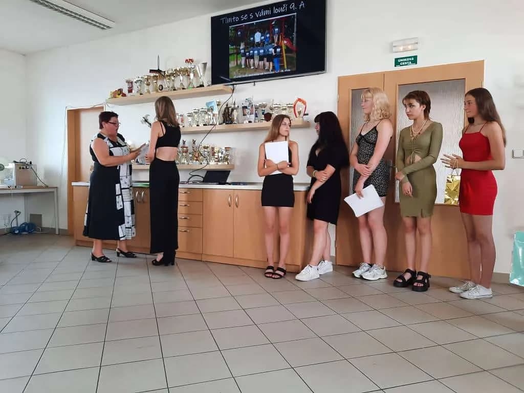 Fotografie z článku: Rozlučka se základkou - IX.A
