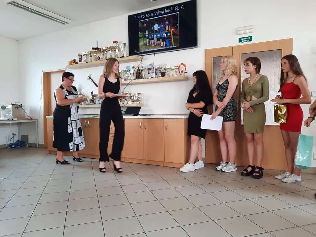 Fotografie z článku: Rozlučka se základkou - IX.A