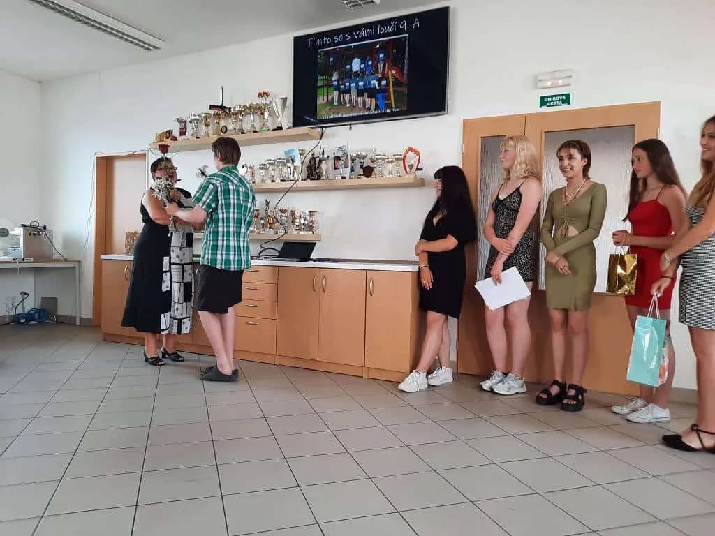 Fotografie z článku: Rozlučka se základkou - IX.A