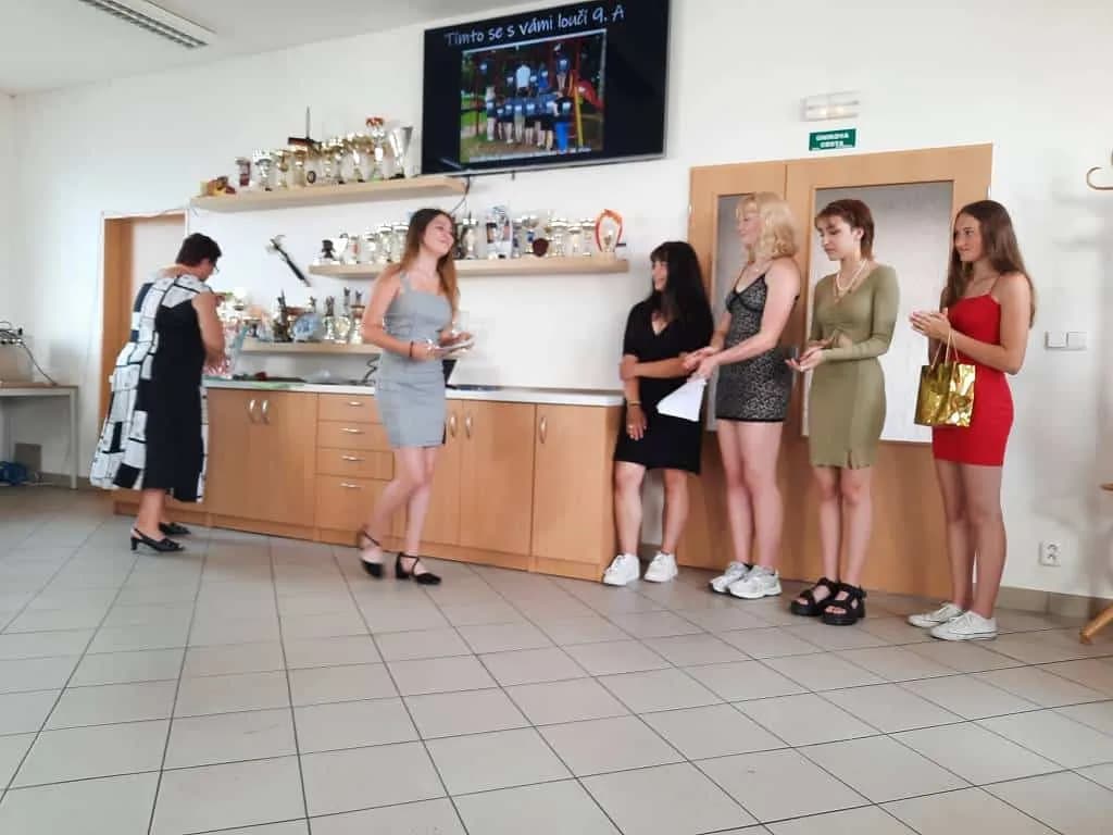 Fotografie z článku: Rozlučka se základkou - IX.A