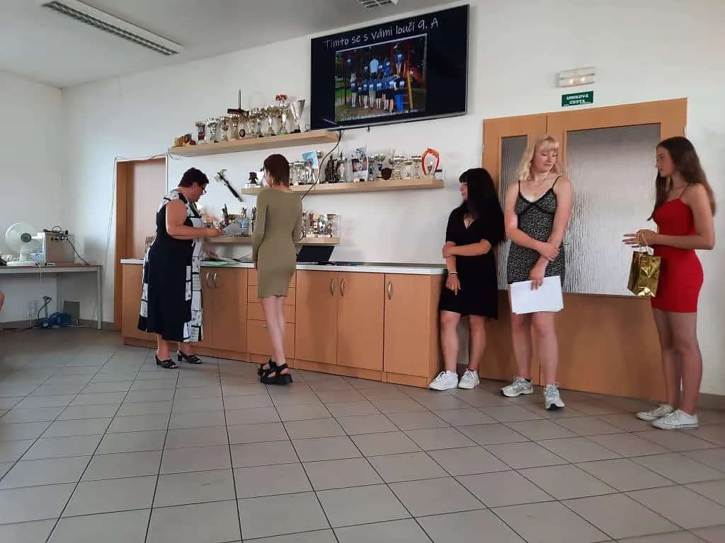 Fotografie z článku: Rozlučka se základkou - IX.A