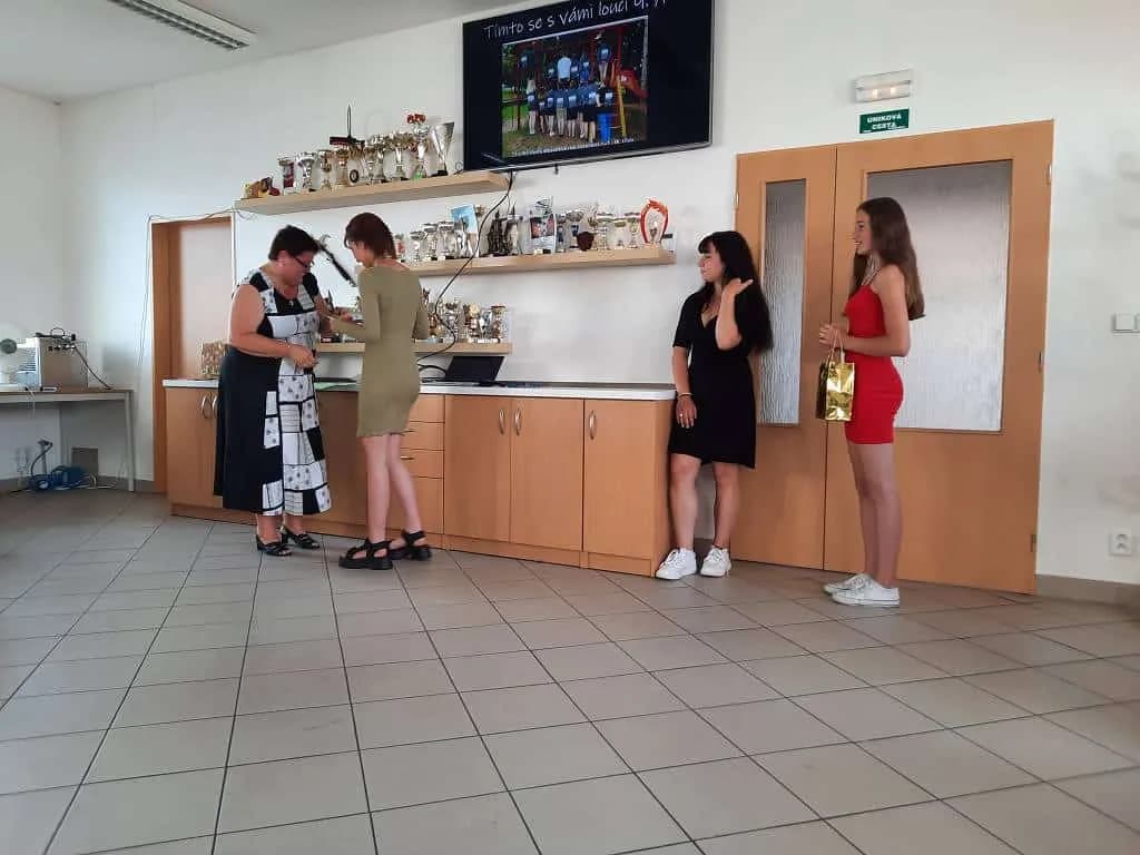 Fotografie z článku: Rozlučka se základkou - IX.A
