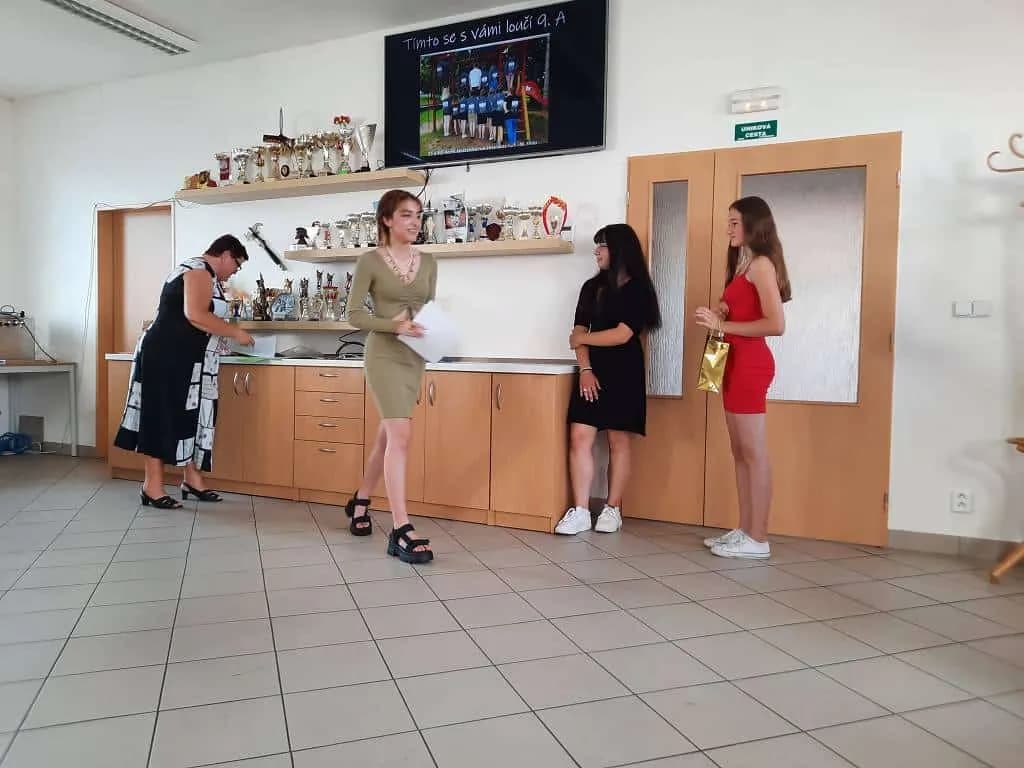 Fotografie z článku: Rozlučka se základkou - IX.A