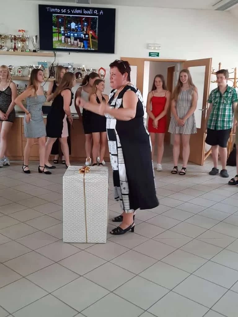 Fotografie z článku: Rozlučka se základkou - IX.A