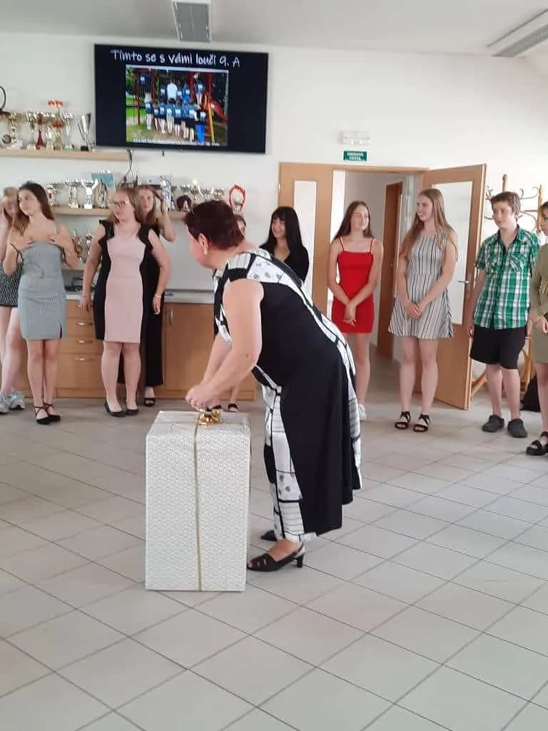 Fotografie z článku: Rozlučka se základkou - IX.A
