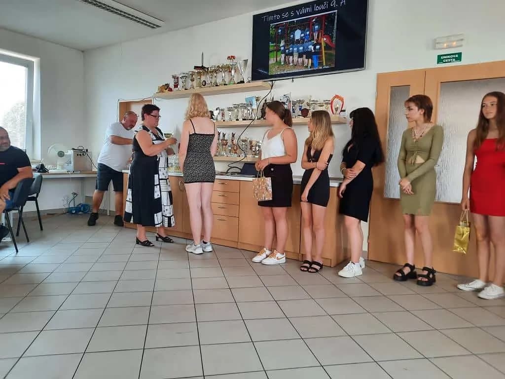 Fotografie z článku: Rozlučka se základkou - IX.A