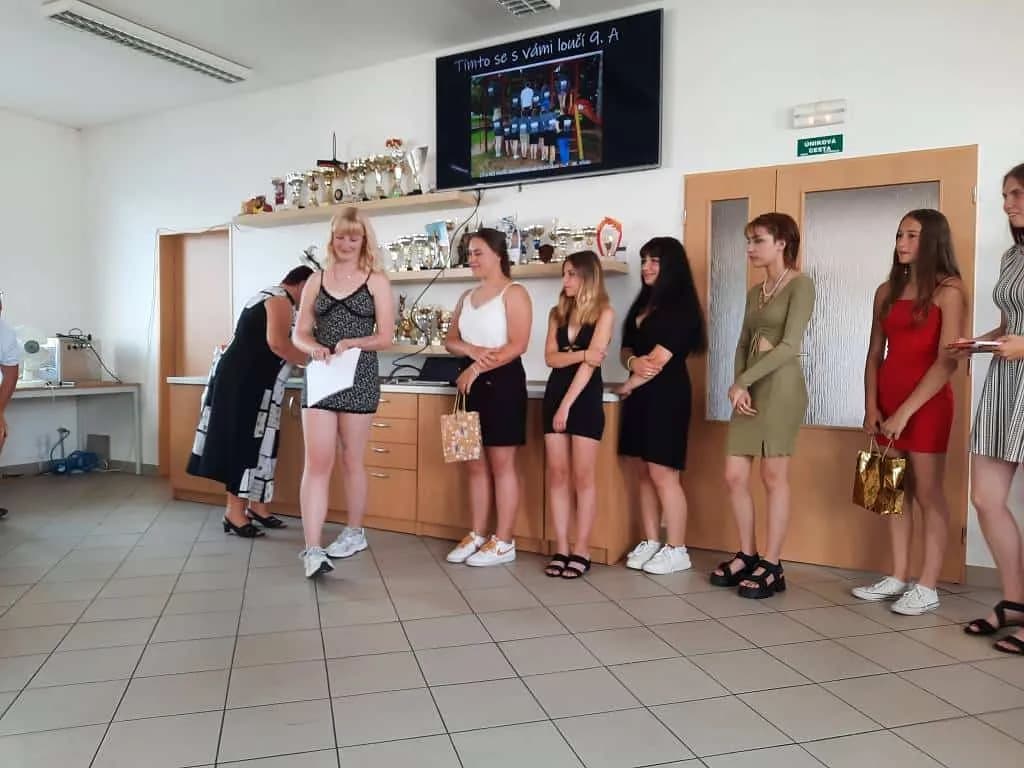 Fotografie z článku: Rozlučka se základkou - IX.A
