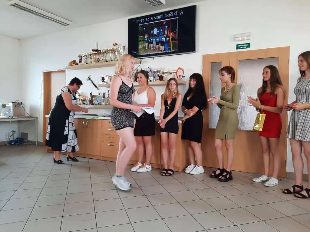 Fotografie z článku: Rozlučka se základkou - IX.A