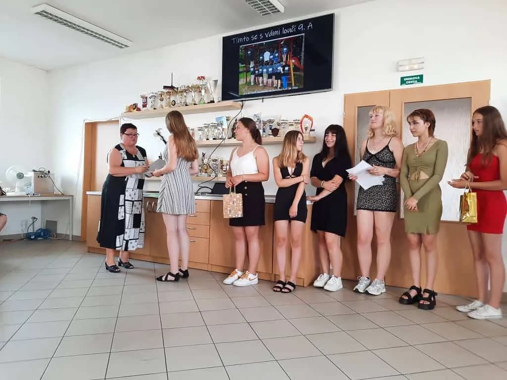 Fotografie z článku: Rozlučka se základkou - IX.A