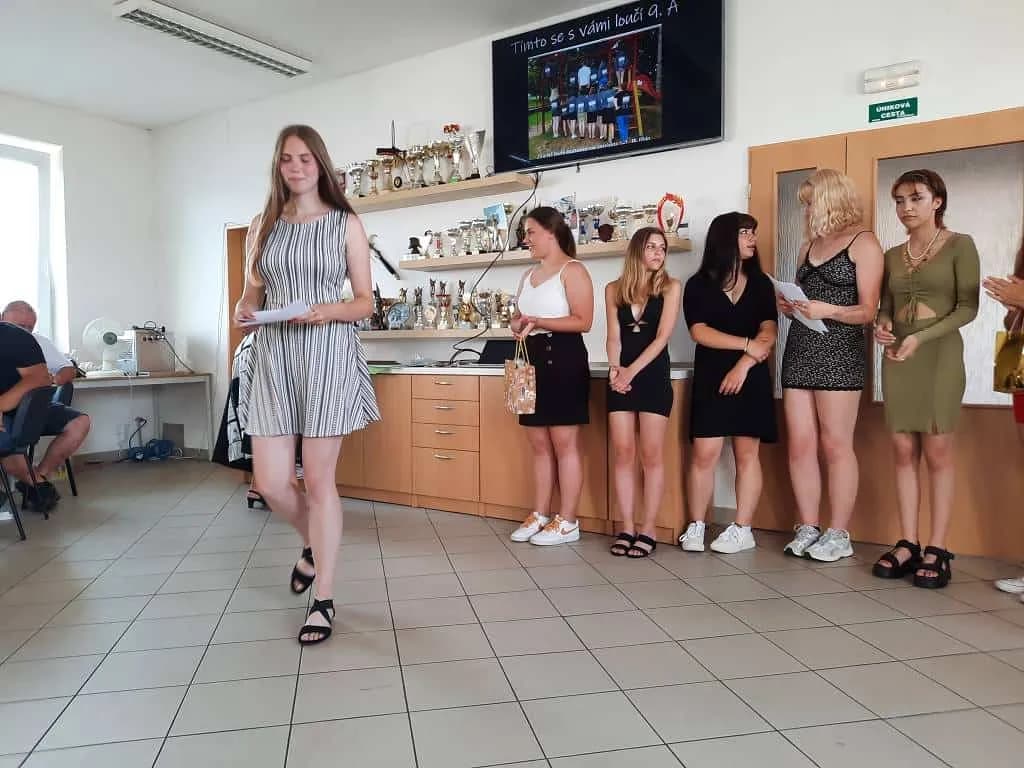 Fotografie z článku: Rozlučka se základkou - IX.A
