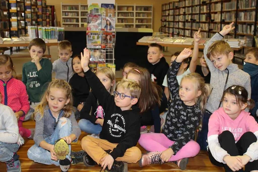 Fotografie z článku: Barevný podzim v knihovně - Smajlíci ŠD