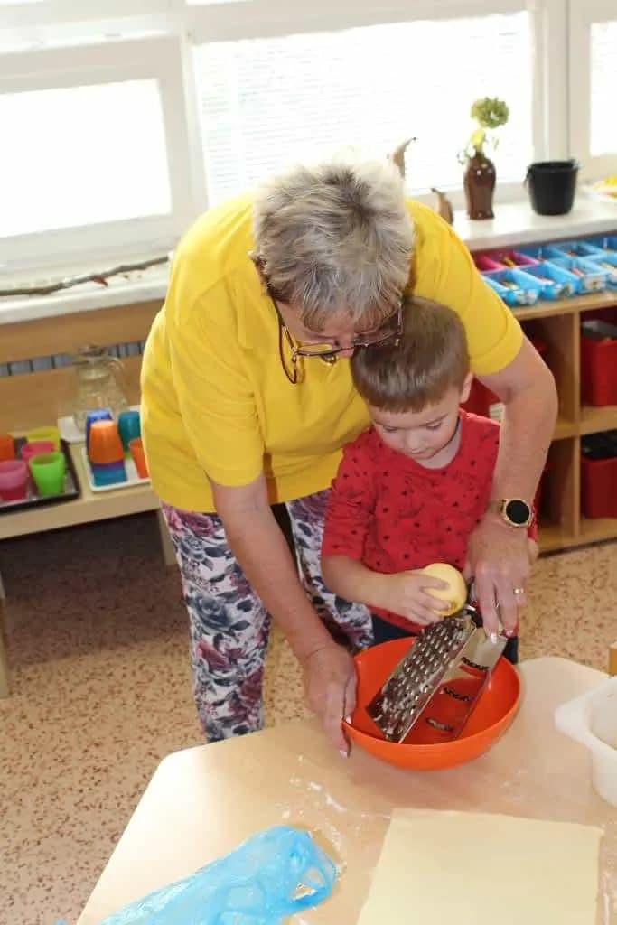 Fotografie z článku: Štrůdlování u Koťat