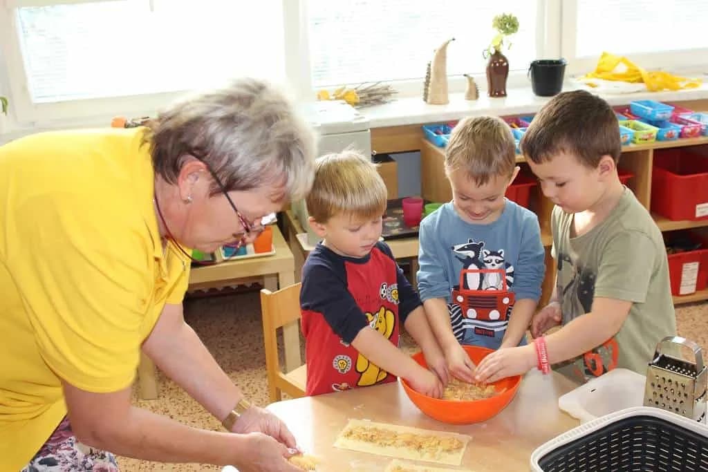 Fotografie z článku: Štrůdlování u Koťat