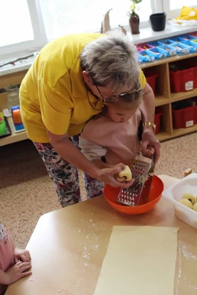 Fotografie z článku: Štrůdlování u Koťat