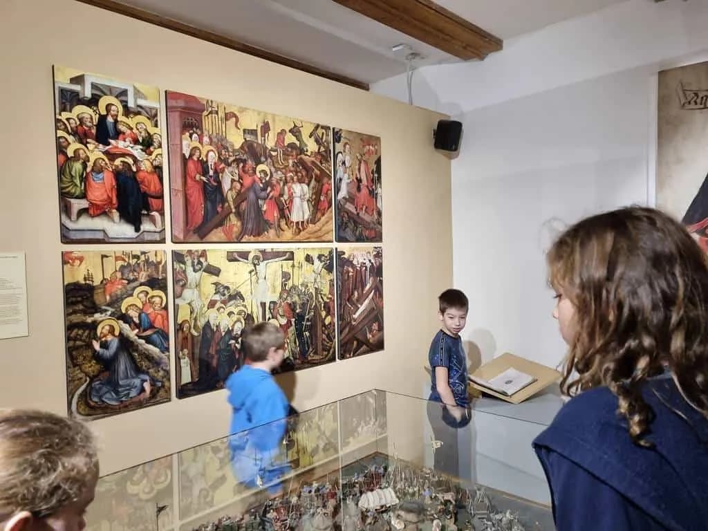 Fotografie z článku: Středověký komiks- páťáci v Olomouci na výstavě