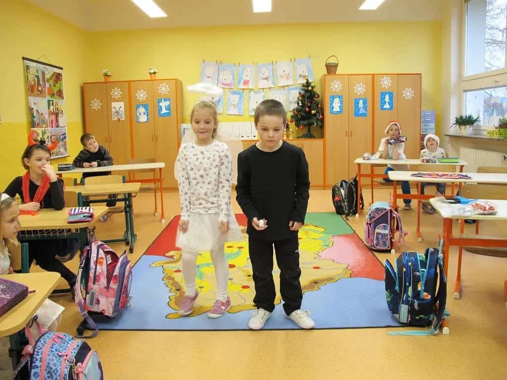 Fotografie z článku: Den se svatým Mikulášem, čertem a andělem v I. B