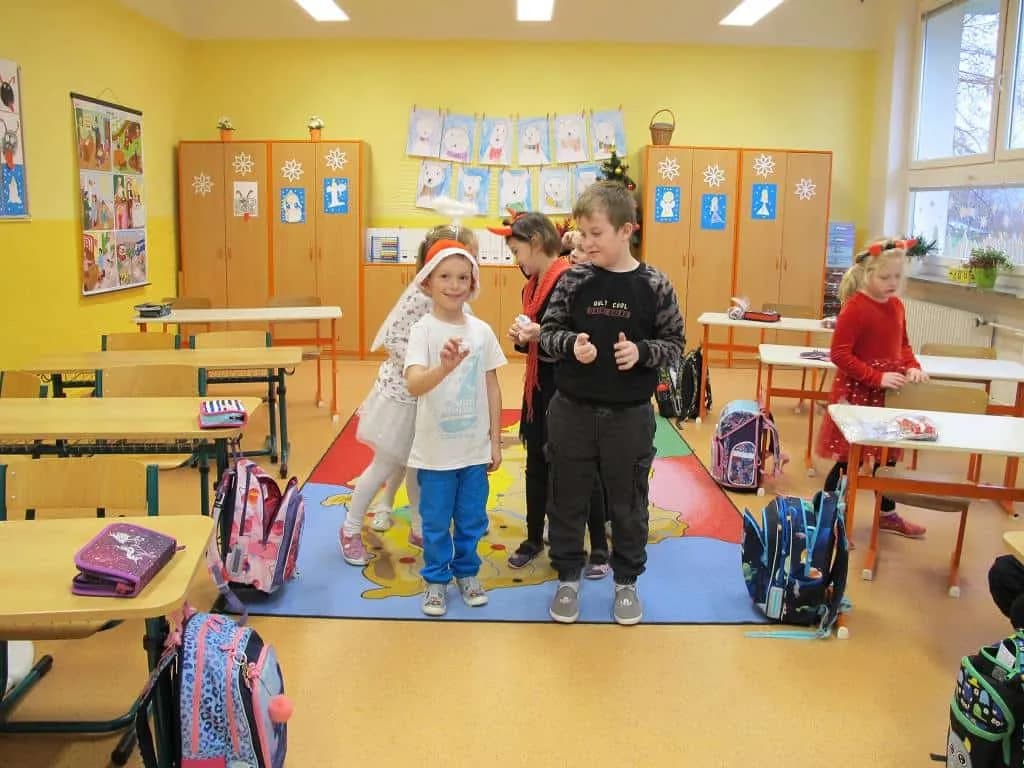 Fotografie z článku: Den se svatým Mikulášem, čertem a andělem v I. B