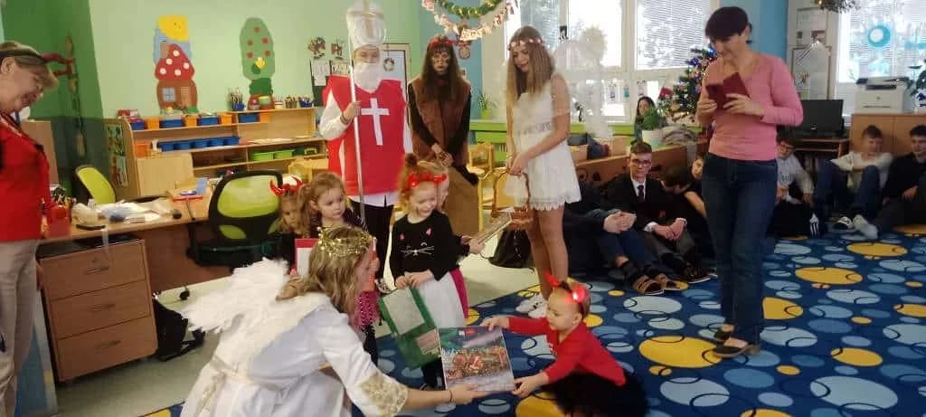 Fotografie z článku: Čertohraní žáků IX.A u Sluníček v MŠ