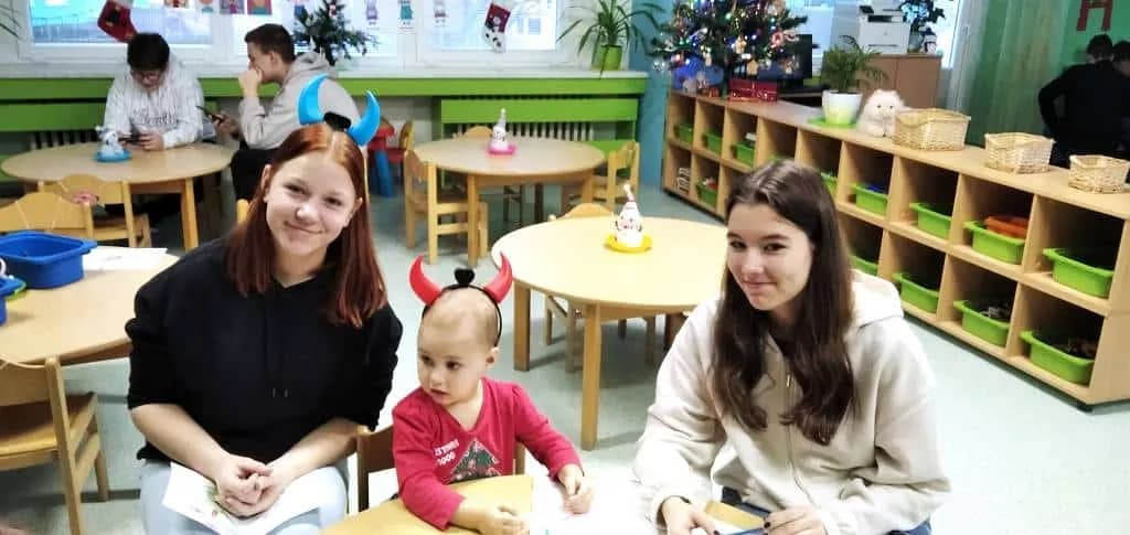 Fotografie z článku: Čertohraní žáků IX.A u Sluníček v MŠ
