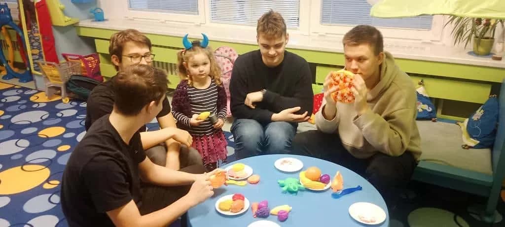 Fotografie z článku: Čertohraní žáků IX.A u Sluníček v MŠ