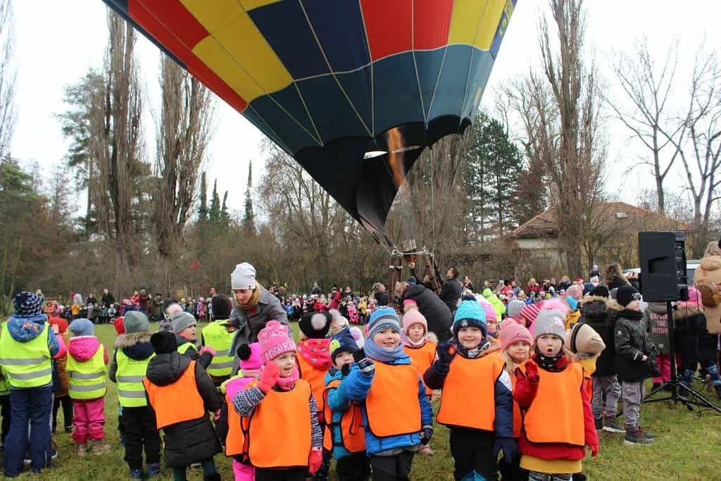 Fotografie z článku: Balonová pošta