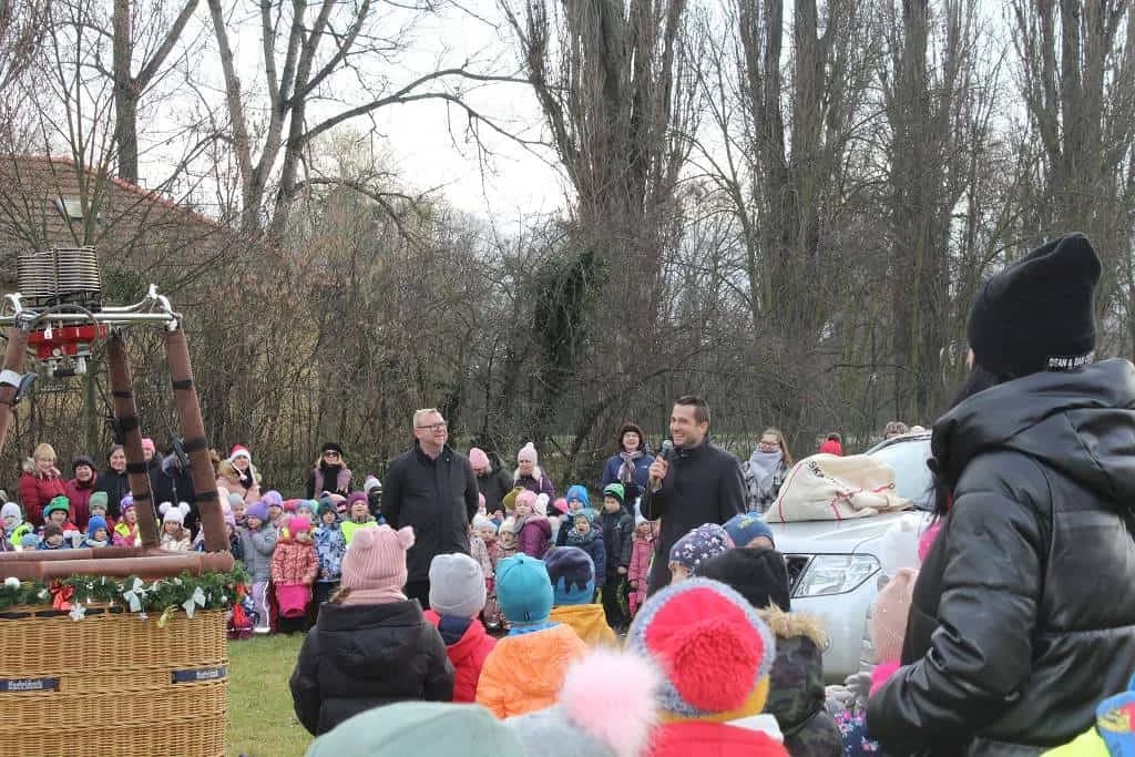 Fotografie z článku: Balonová pošta