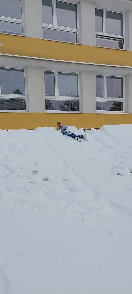 Fotografie z článku: Netradiční posilovačka aneb přece to nenecháme všechno na panu školníkovi
