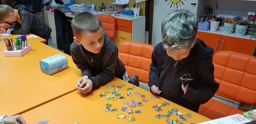 Fotografie z článku: Puzzliáda u Veverek