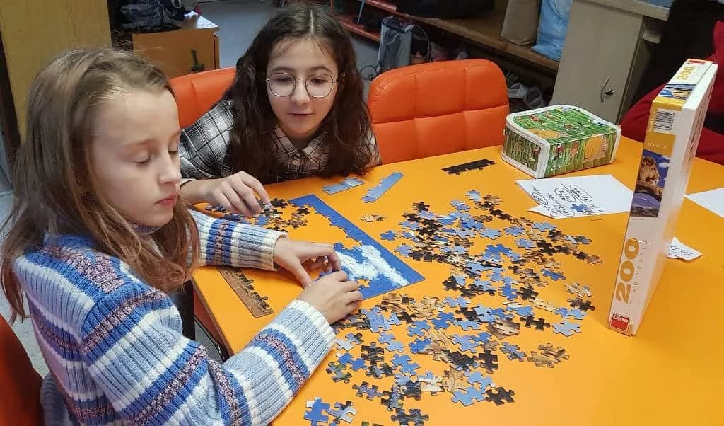 Fotografie z článku: Puzzliáda u Veverek