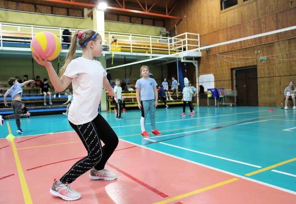 Fotografie z článku: Barevný minivolejbal