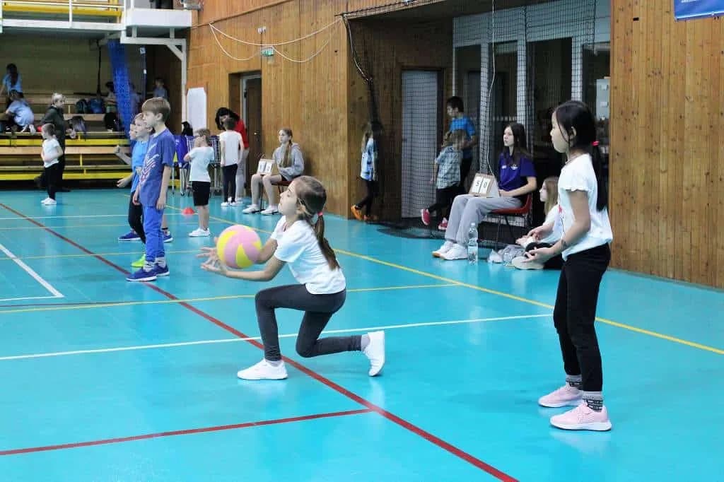 Fotografie z článku: Barevný minivolejbal