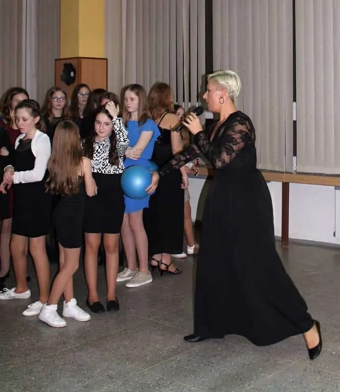 Fotografie z článku: Žákovský ples