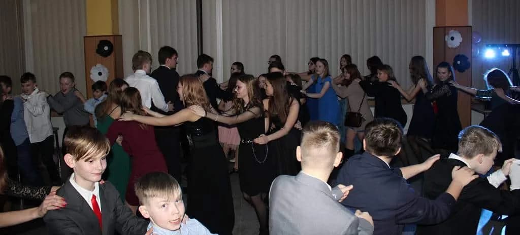 Fotografie z článku: Žákovský ples